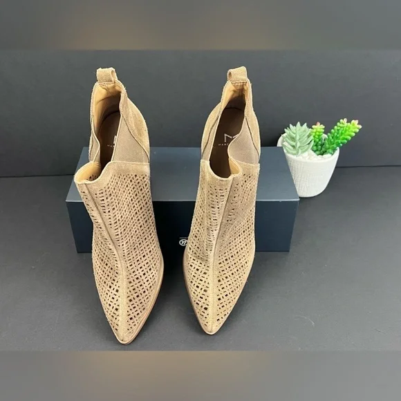 The cutest Marc Fisher suede boots, NEW!  Size 9.5 - Picture 4 of 9